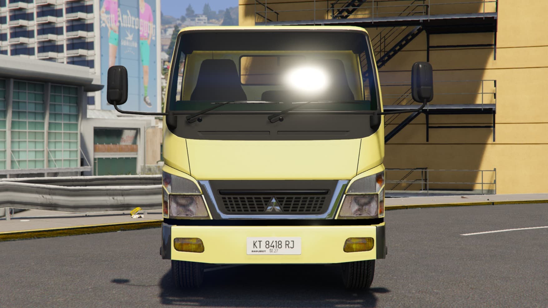 2002 Mitsubishi Fuso Canter preview 2